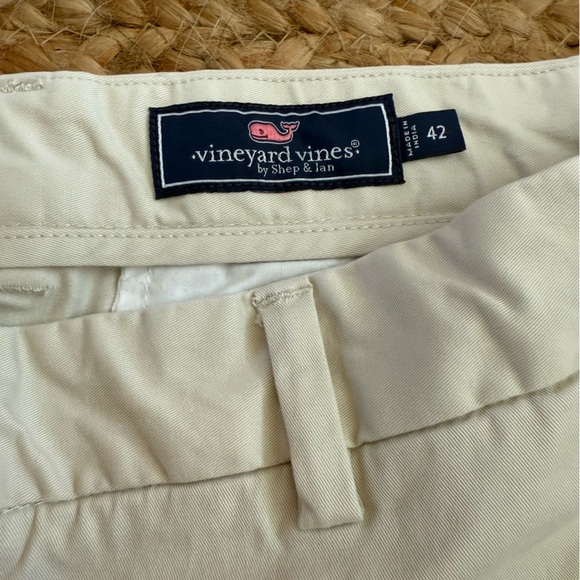 Vineyard Vines Men’s Size 42 Light Tan Khaki Shorts - Picture 4 of 6